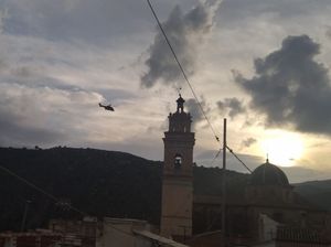 🟢Helicóptero de ayuda sobrevolando Gestalgar 