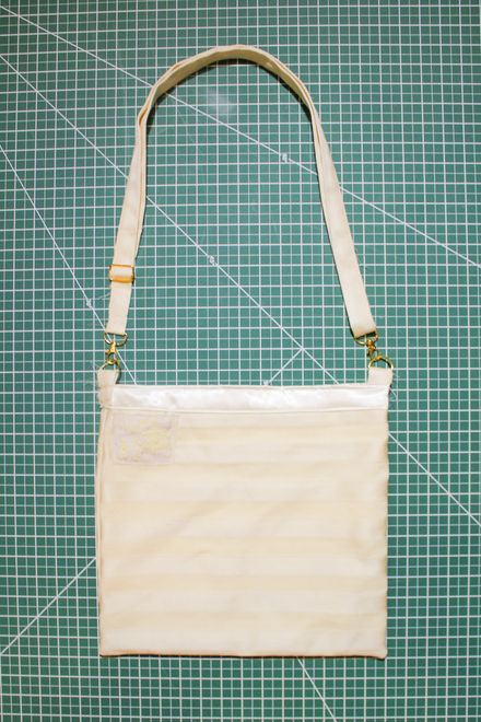 YELLOW CURTAIN BAG 1OF1 01