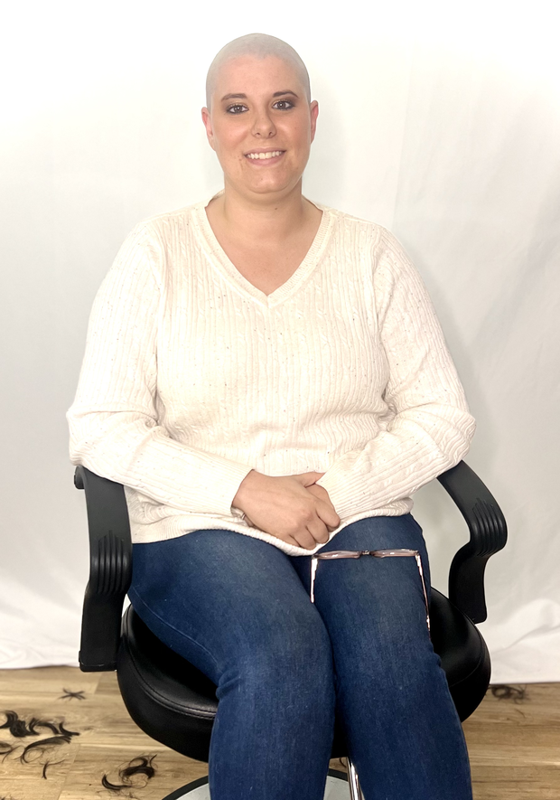 Lindsay shaves her head bald! 