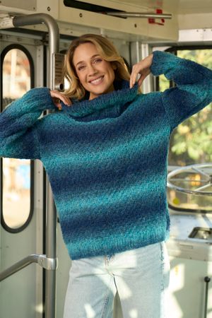 Pulli mit halsfernem Rollkragen