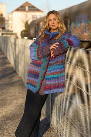 Häkeljacke mit Strickblenden