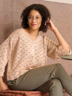 Pulli mit Zackenblenden