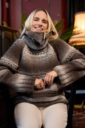 Raglanpulli mit Lochstreifen