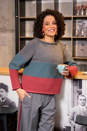 Dreifarbiger Pulli mit Raglan von oben