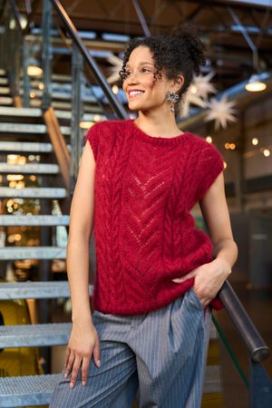 Sleeveless mit Ajour- und Zopfmustern