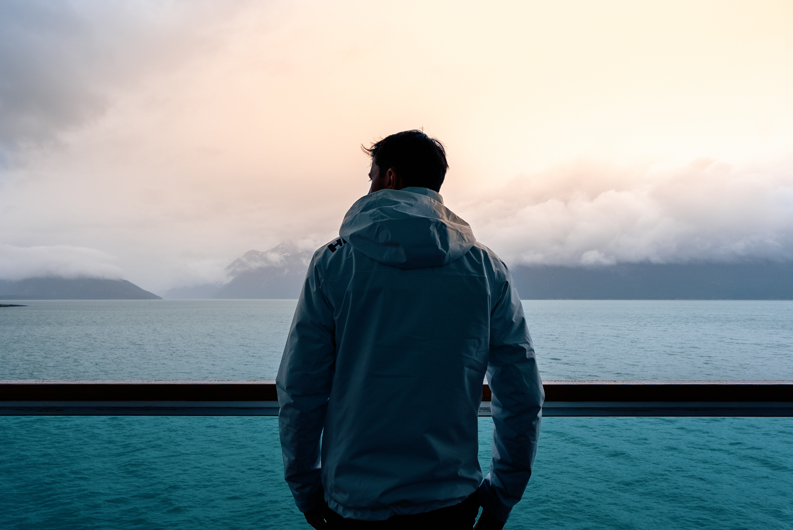 Jamie Fenn looking over the ocean