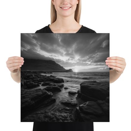 Eternal Coast: A Monochromatic Seascape