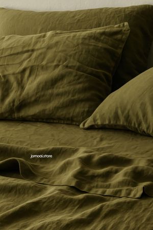 Olive Green Linen Bedding Set – Wrinkled Texture Detail