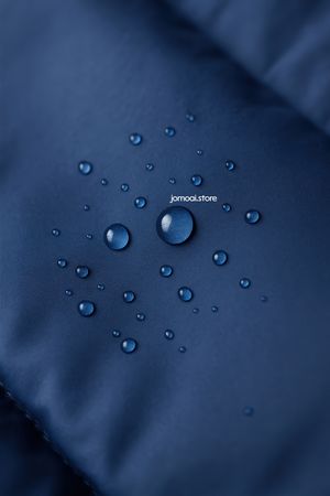Water-repellent padded fabric with scattered droplets