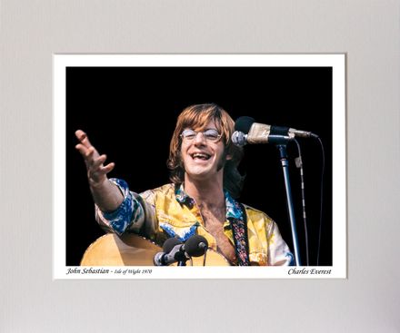 John Sebastian - acknowledging audience - 1970 IOW Festival - Mounted Print - (12&quot;x10&quot;) [321262]