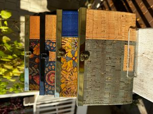 Flip Lock Cork Wallet