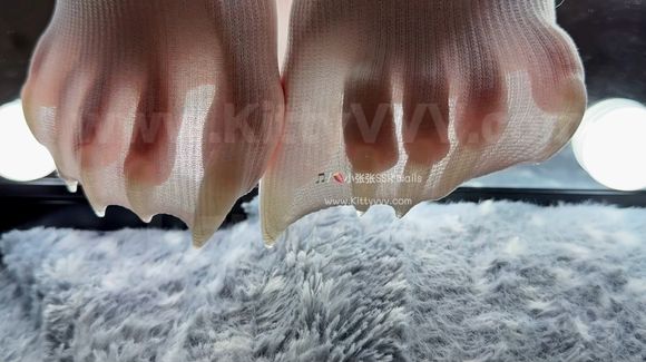All about my feet, toenails and thin socks