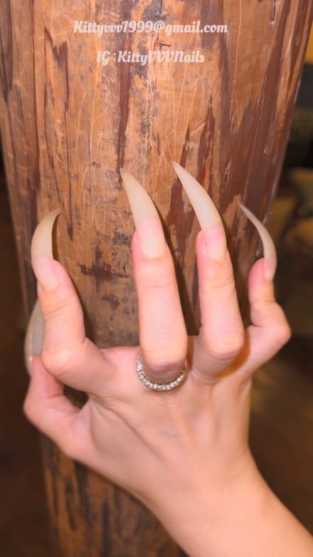 Scratching and leaving marks on wood with my long sharp claws