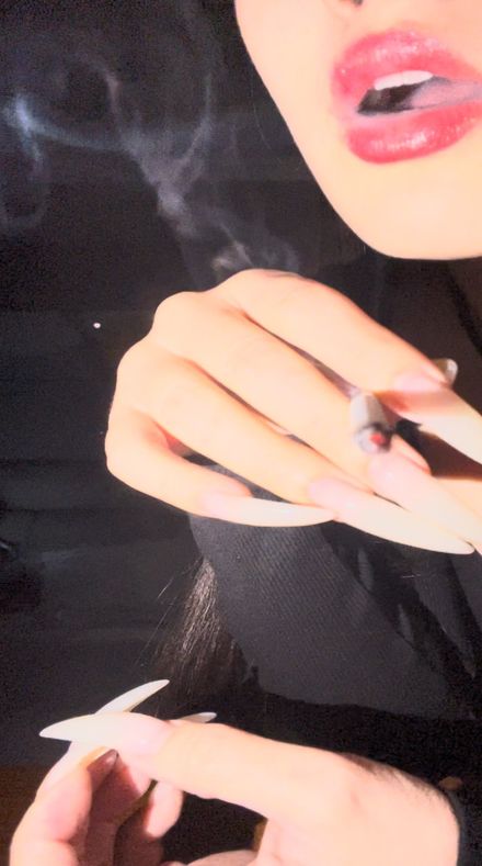 Smoking and long nails