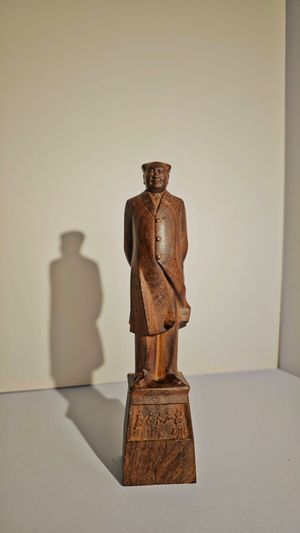 20cm Mao wood statue 001