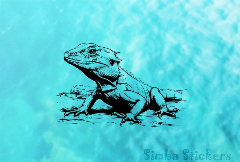 Lizard paying attention, outline art