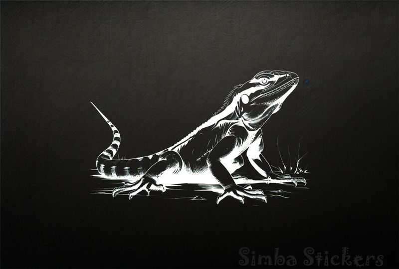 Lizard full-body with large claws outline art