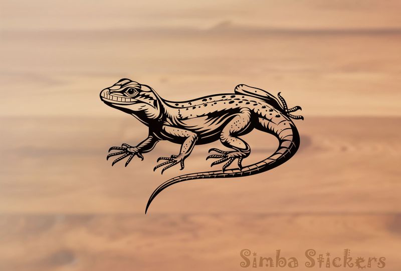 Cheeky lizard getting ready to spring, outline art