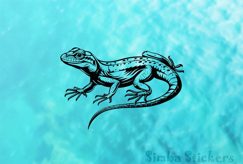 Cheeky lizard getting ready to spring, outline art