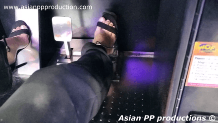 804 - Jammie playing arcade