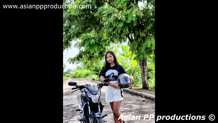 889 - Stella 1st time with motorbike