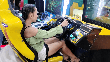 830 - Aika playing arcade