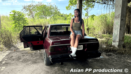 888 - LaRa inspecting Corolla DX with hard revving