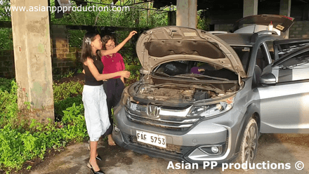 878 - Elz and Cess revving Honda