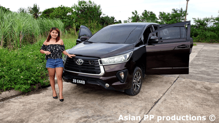 900 - Marry revving innova in heels and bare