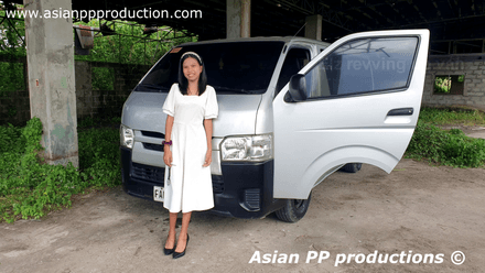 821 - Elz Revving up Van