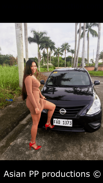 898 - Mikay revving Nissan Almera mobile