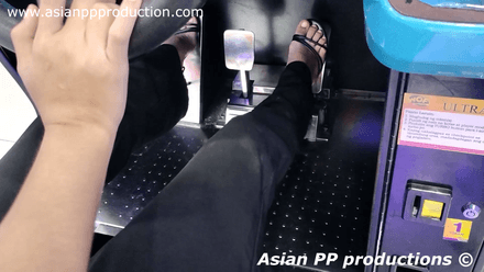 807 - Jammie playing arcade again