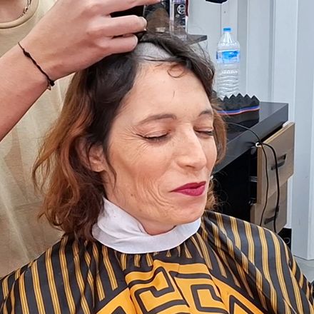 Lola: take it all off!