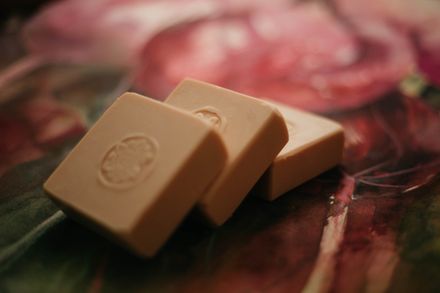 Lieferbar ab 10.02.2026: Oliven-Pflanzenölseife „Pinselfee“ handgesiedet