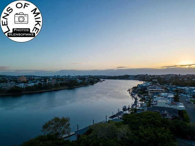Brisbane River at Dawn A Stunning Aerial View of Queenslands Scenic Waterfront Photo Download
