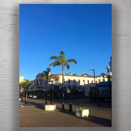 Early Morning at Criterion Hotel in Napier New Zealand with Clear Blue Skies Photo Download