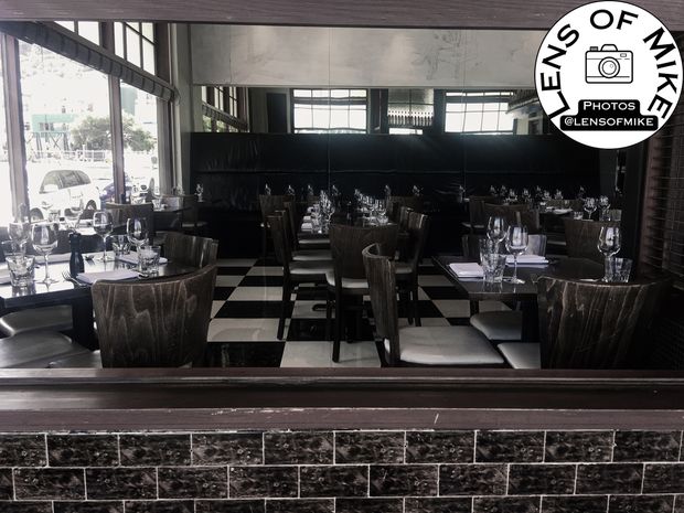Modern Elegant Restaurant Interior with Chic Black and White Decor Photo Download