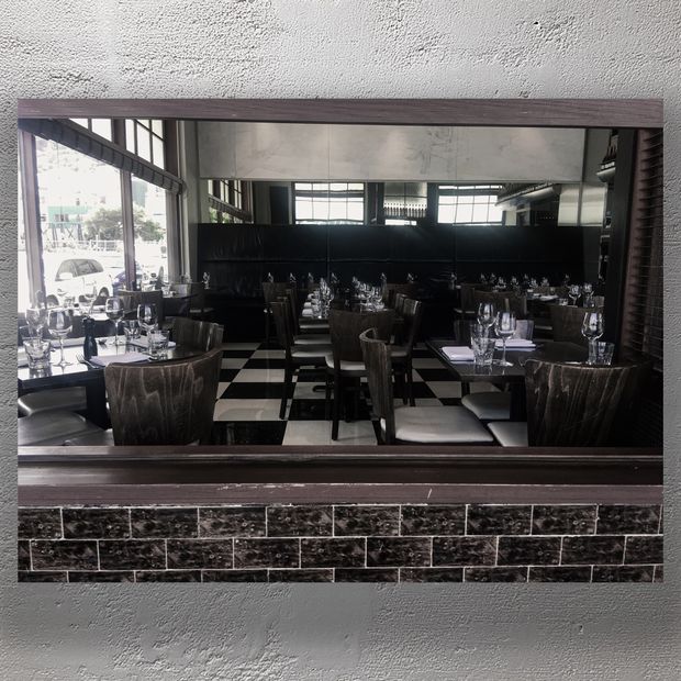 Modern Elegant Restaurant Interior with Chic Black and White Decor Photo Download