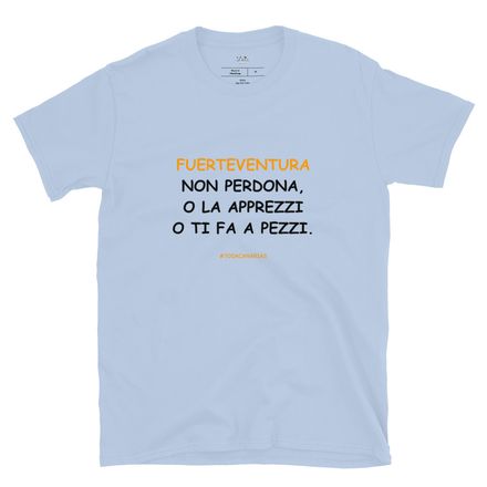 T-shirt in nero: Fuerteventura non perdona, o la apprezzi o ti fa a pezzi.