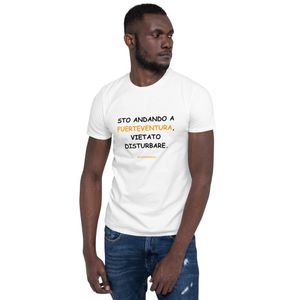 T-shirt in nero: Sto andando a Fuerteventura, vietato disturbare.
