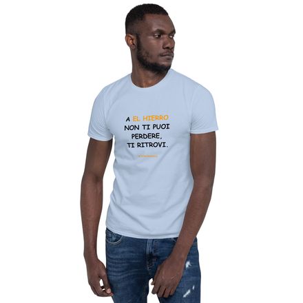 T-shirt in nero: A El Hierro non ti puoi perdere, ti ritrovi.