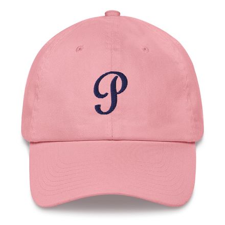 Hat with navy label &quot;P&quot;