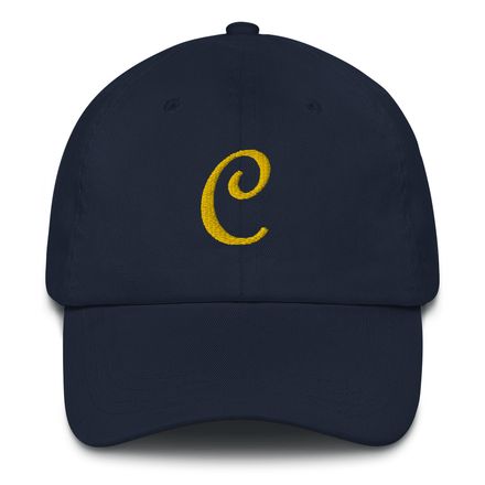 Hat with gold label &quot;C&quot;