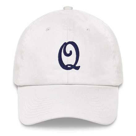 Hat with navy label &quot;Q&quot;