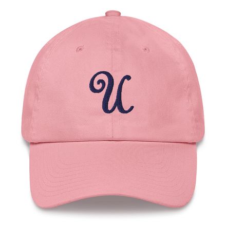 Hat with navy label &quot;U&quot;