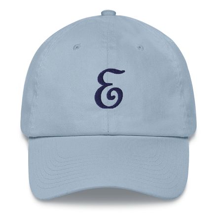 Hat with navy label &quot;E&quot;
