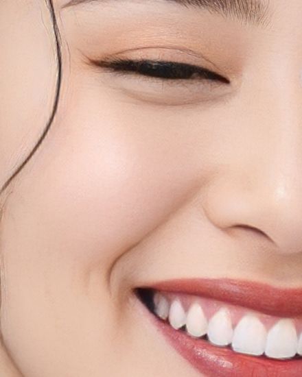 Model Cosmetic 12