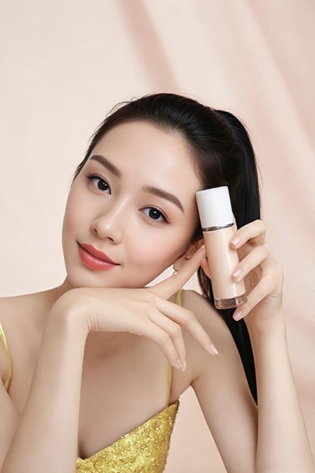 Model Cosmetic 15