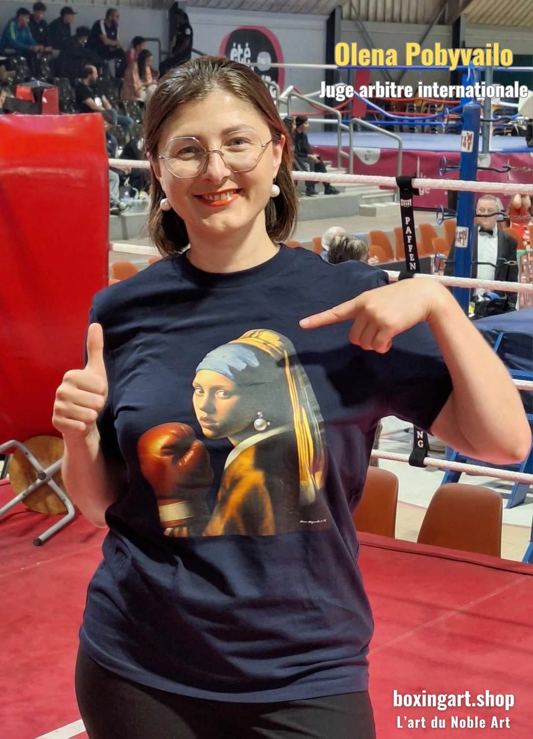 Olena Pobyvailo - Juge arbitre internationale portant le t-shirt La jeune boxeuse à la perle