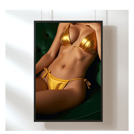 Digitales Wandbild Frau im goldenen Bikini – Sinnliche Kunst für moderne Räume